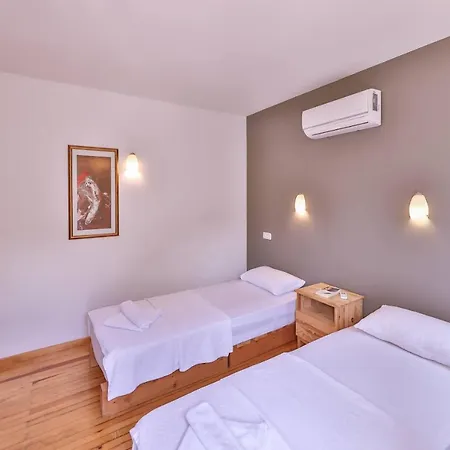 Luna Hotel