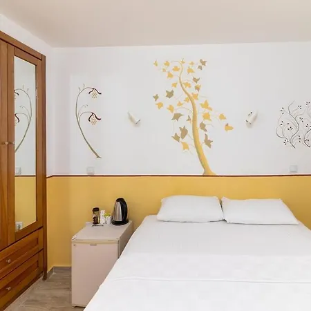 Luna Hotel